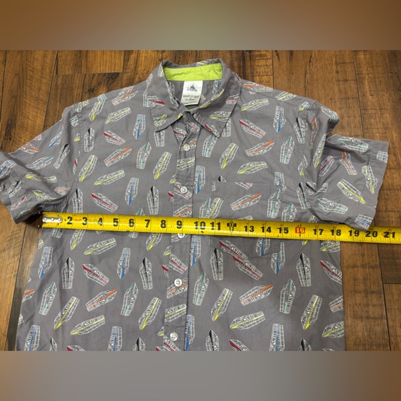 Disney Monorail Short Sleeve Button Down Men’s XS Gray Shirt - Picture 8 of 8